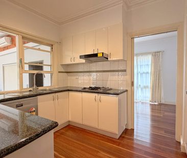 Easy-care Residence with House-Style Family Space - Photo 5