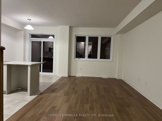 For Lease - 122 Varsity Drive, Welland, Ontario - Photo 1