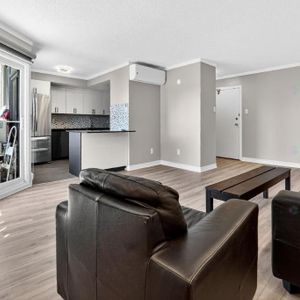 Available now, Golden Square Mile, 2 bdr condo, McGill University - Photo 2