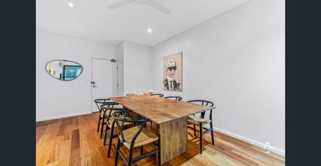 Stylish One-Bedroom Apartment with Study in the Heart of Randwick - Photo 3