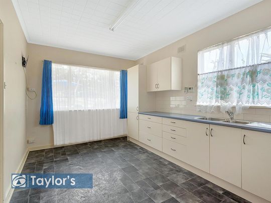 CONVENIENTLY LOCATED UPDATED FAMILY HOME - Photo 1