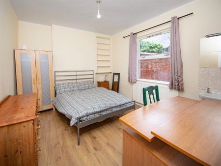 Great 5 Bedroom House, 8 University Avenue, Queens Quarter, Belfast, BT7 1GY - Photo 3