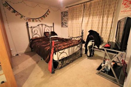 Nightingale Shott, Egham, TW20 - Photo 4