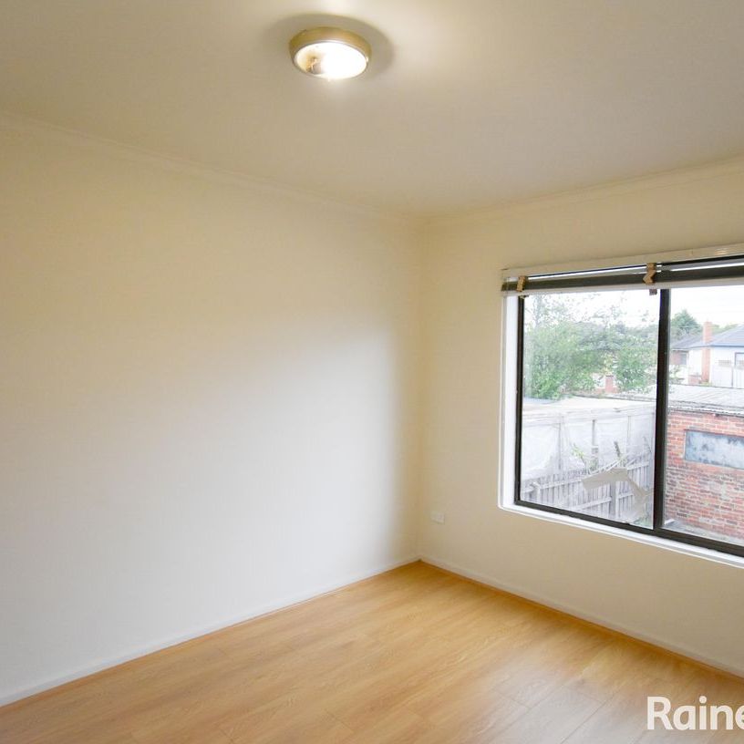 1-Bedroom Flat near Heart of Springvale! - Photo 1