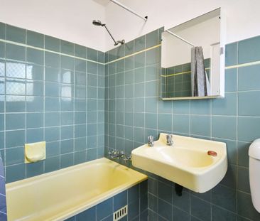 Comfortable & Convenient 1-Bedroom Apartment in Prime Location - Photo 3