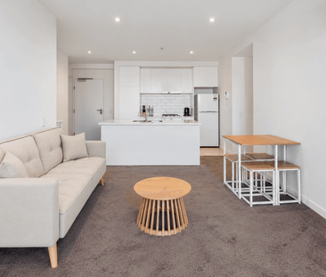 Furnished 2-Bedroom, 2-Bathroom Apartment in Prime Southbank Location - Photo 2