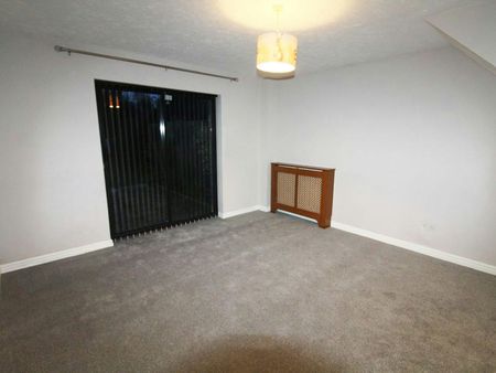 Terraced House to rent on - Photo 5