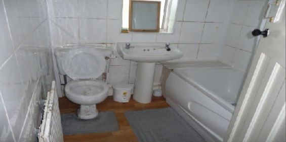 4 Bed Terraced House, Kelso Gardens, LS2 - Photo 3