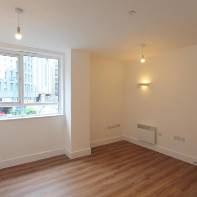 Luxury one bed within easy access to Bristol Temple Meads, Motorway links & Cabot Circus, with Stokes Croft & Gloucester Road minutes away. - Photo 1