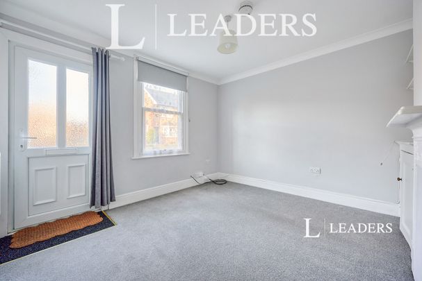 3 bedroom house to rent Southmill Road, Bishop's Stortford, CM23 - Photo 1