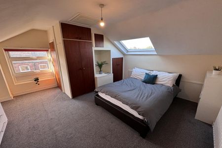 4 bedroom semi-detached house to rent - Photo 5