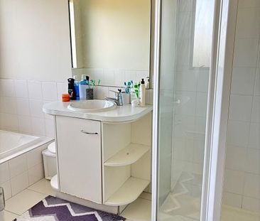 Boarder for a 5BR Karori Haven w/ Courtyard - Photo 4