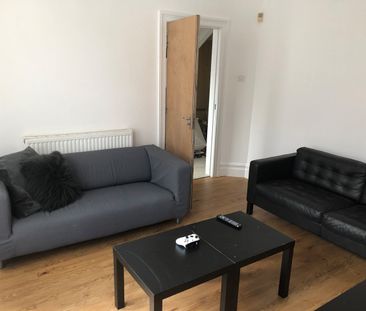 6 Bed Terraced House, Kenmare Road, L15 - Photo 2