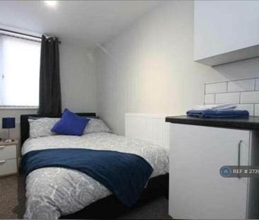 1 bedroom in a house share to rent - Photo 2
