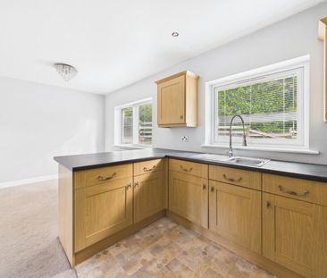 2 bedroom Flat To Let - Photo 4