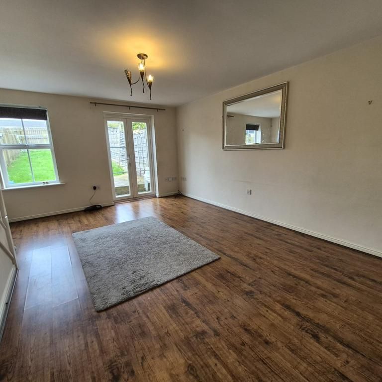 2 bedroom end of terrace house to rent - Photo 1