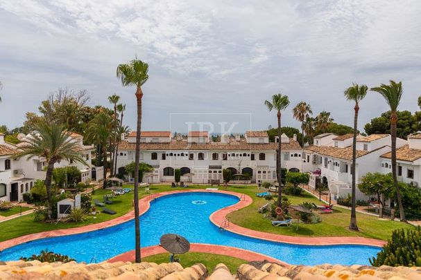 Alquiler de chalet pareado en Avenida de las Golondrinas - Photo 1