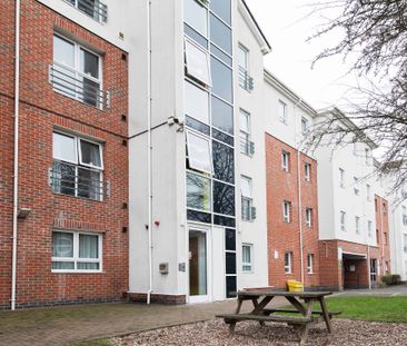 Extra Large Standard Double Ensuite: Three Bed Flat - Photo 4