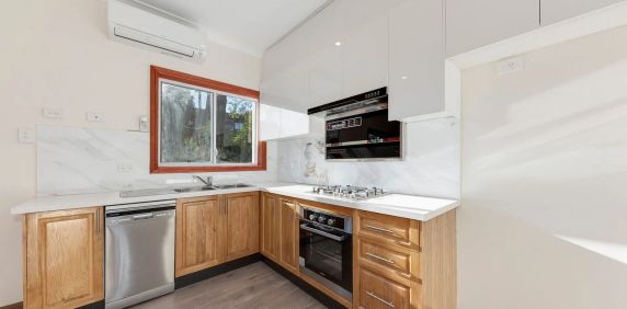 Charming One-Bedroom Granny Flat in Quiet, Convenient Location - Photo 2