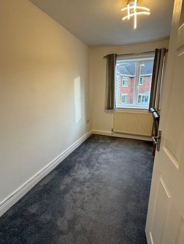 2 bed Apartment - To Let - Photo 5