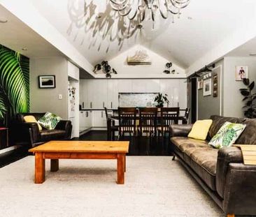 Family home in Hillpark - Photo 2