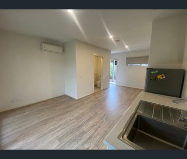 Room 3/98 Commercial Road, Footscray, Vic 3011 - Photo 5