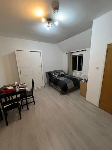 Room in a Shared House, North Circular Road, NW10 - Photo 3