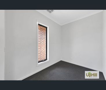 7 Echo St, Clyde North, Vic 3978 - Photo 3
