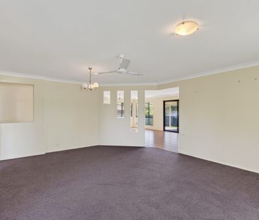 SPACIOUS 4 BEDROOM FAMILY HOME WITH MULTIPLE LIVING SPACES - Photo 3
