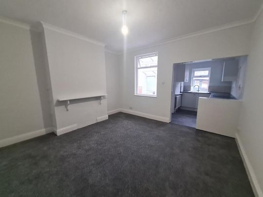 2 bedroom terraced house to rent - Photo 1