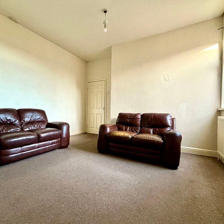 2 bed upper flat to rent in NE22 - Photo 1