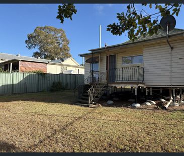 TIDY 3 BEDROOM WITH FULLY FENCED YARD - Photo 4