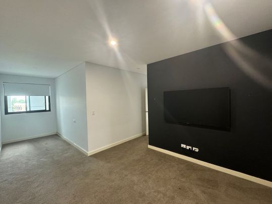 Modern Two Bedroom Apartment in Great Location - Photo 1