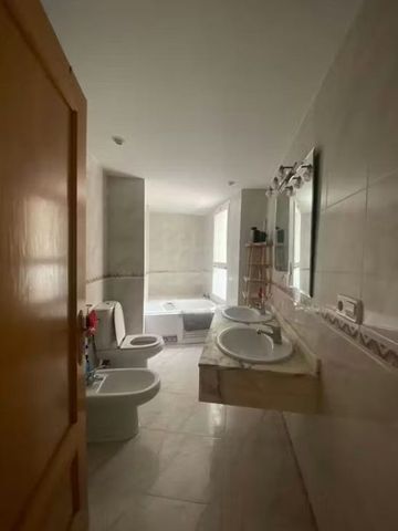 Carrer del Periodista José Ombuen, Valencia, Valencian Community 46010 - Foto 3