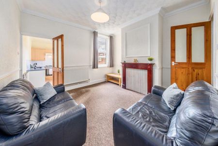 3 bedroom terraced house to rent - Photo 2