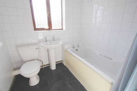 2 bedroom end of terrace house to rent - Photo 4