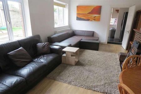 Bedroom House In Charminster, BH8 - Photo 5