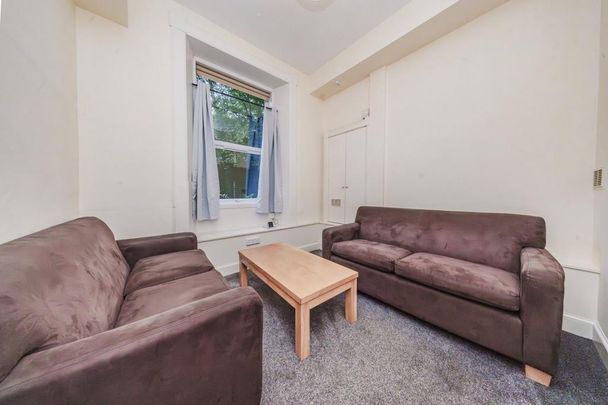 3 bedroom flat to rent - Photo 1
