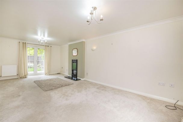 4 bed House - Detached To Let - Photo 1