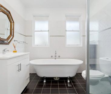 CHARMING 2 BEDROOM HOME - Photo 5