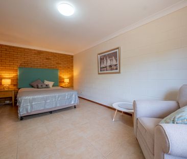 Two-bedroom apartment with Lighthouse Beach views - Photo 4