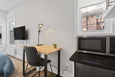 68 Sweetland Avenue - 3C - Photo 2