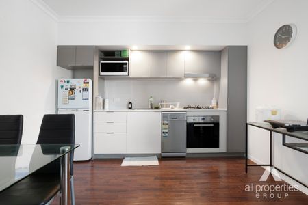 Urban and modern lifestyle in an unbeatable location! - Photo 5