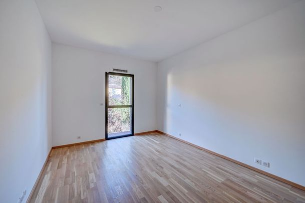 Location Appartement Aix-en-Provence 5 Pièces 208 m² - Photo 1