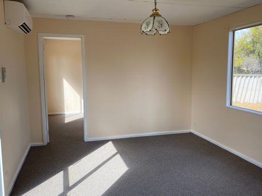 3 x 1 House with 1 x 1 Granny Flat 6 Month lease only - Photo 1