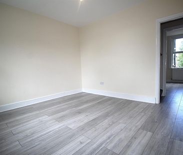 3 Bedroom House - End Terrace To Let - Photo 4