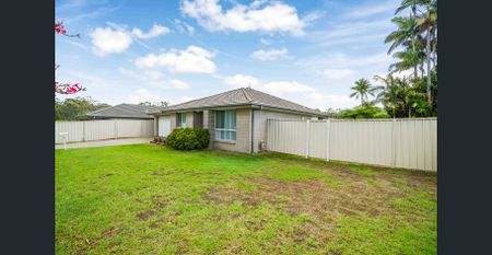 Modern 4 Bedroom Home - Photo 3