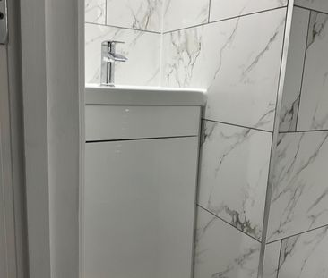 Room in a Shared House, Lakehall Road, CR7 - Photo 3