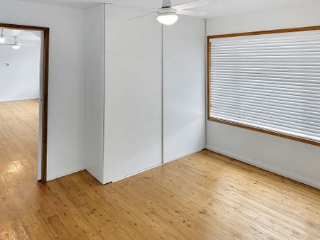 CHARMING 3 BEDROOM COTTAGE - Photo 5