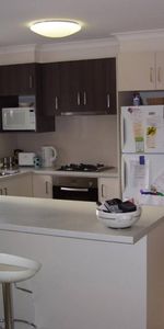 Family Home in Quiet Thurgoona Location - Photo 3